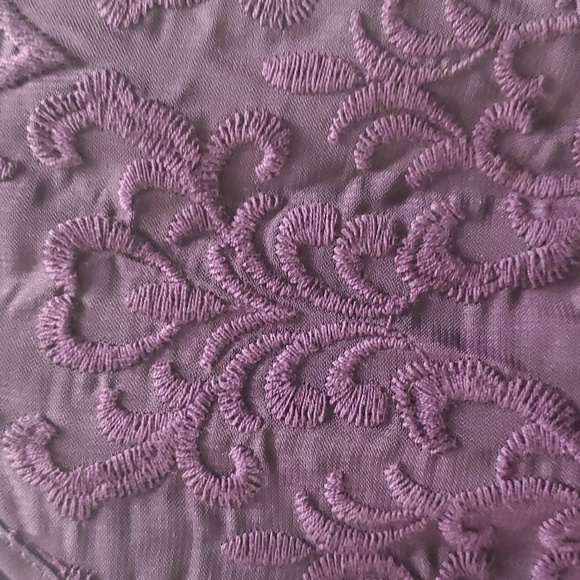 Sleeveless Blouse in Eggplant XL - Picture 6 of 7